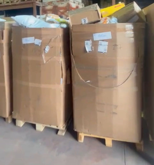 2 Palets Bcn Peso 166,50 kg/ 138,50 kg.